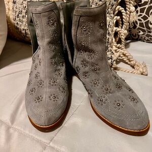 Silent D ankle boots